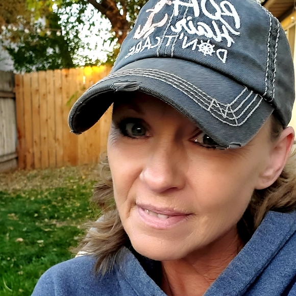 Meet your Posher, Sandaleigh - Picture 2 of 2